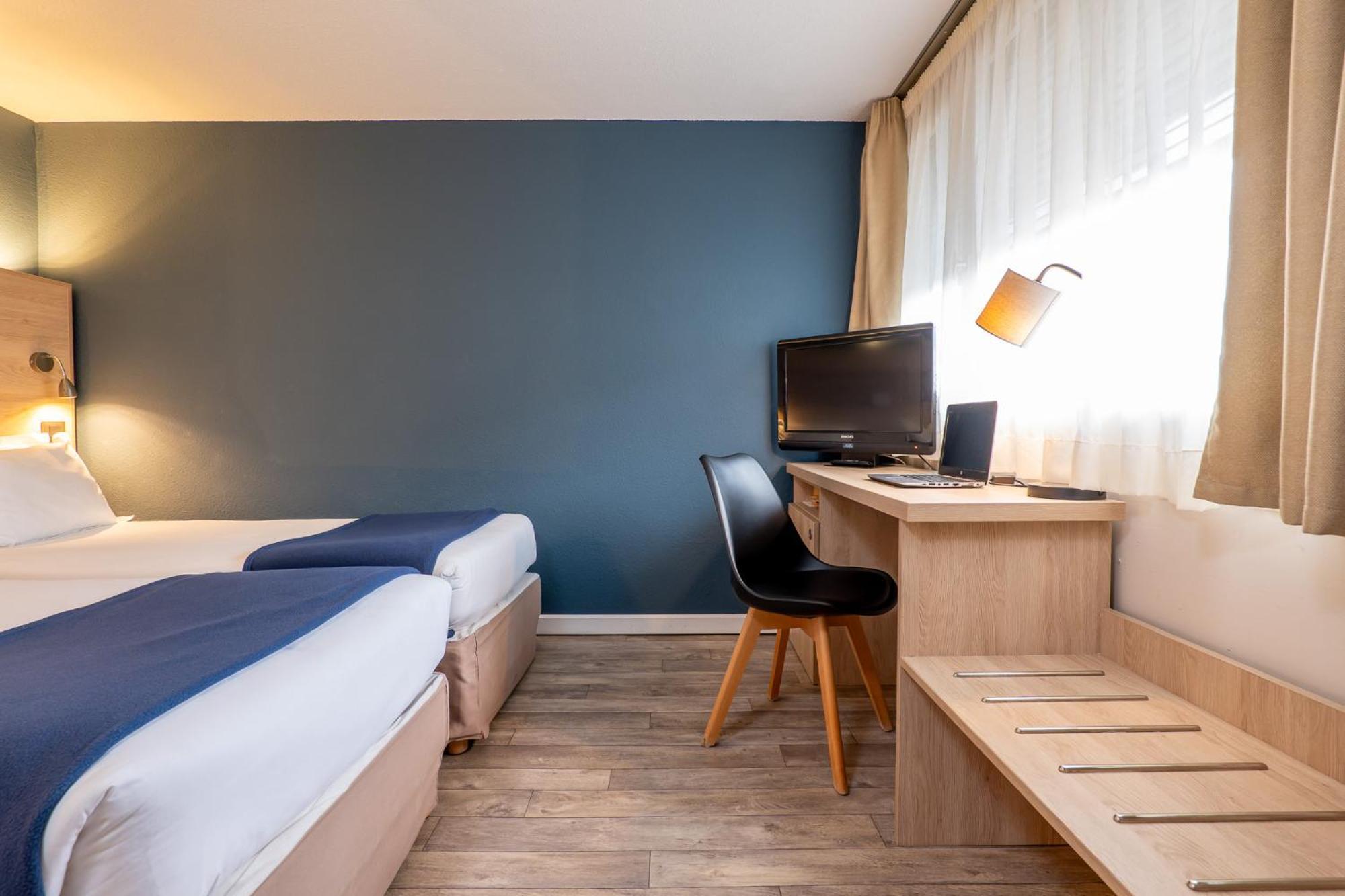 Kyriad Hotel 3*